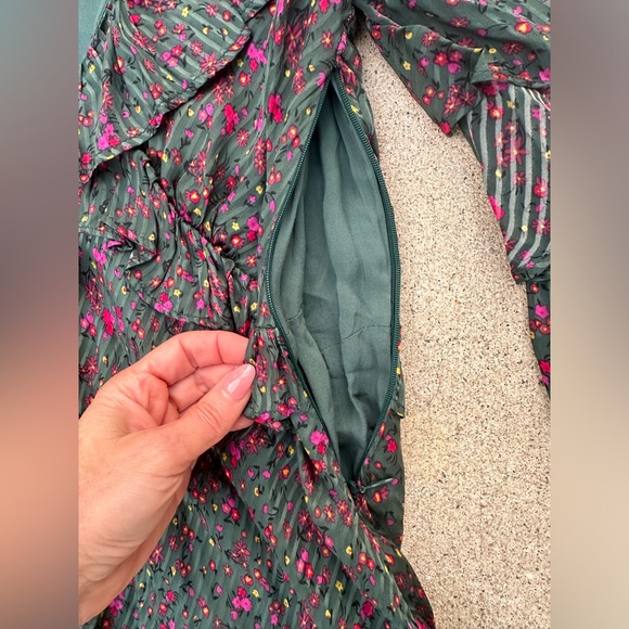 Free people long sleeve dress with floral print. Dark green. - Picture 7 of 13